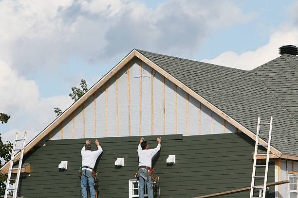 Professional Siding Installation technician working in Broadway, VA